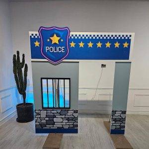 استند پلیس خانه مشاغل کودک یکی از وسایل خانه بازی و شهر مشاغل شهر گستر نوین اوستا است.